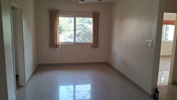 Room in 2 BHK Apartment at La Shanz Co Operative Housing Society Ltd, Boat Club Road – for Rent