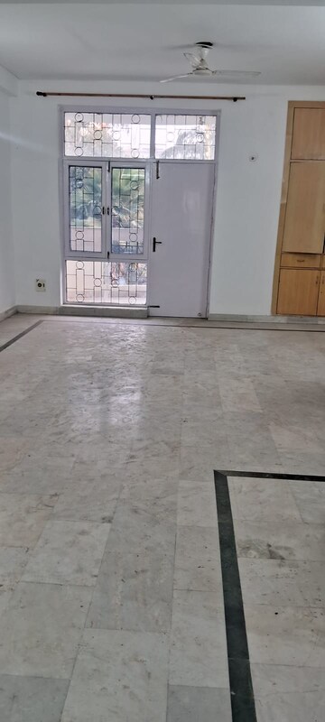 Room in 2 BHK Apartment at Migsun Vilaasa, Eta Ii Greater Noida – for Rent