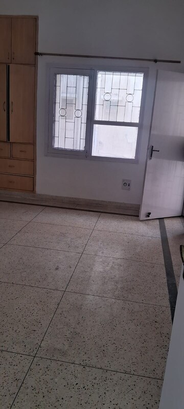 Room in 2 BHK Apartment at Migsun Vilaasa, Eta Ii Greater Noida – for Rent