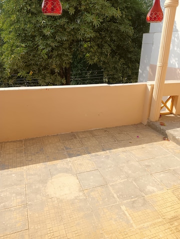 Balcony in 2 BHK Independent House at RWA Apartments Sector 52, Sector 52 – for Rent