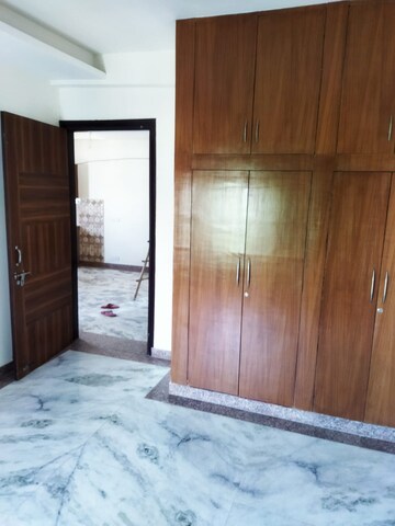 Room in 2 BHK Builder Floor at RWA Residential Society Sector 46, Sector 46 – for Rent