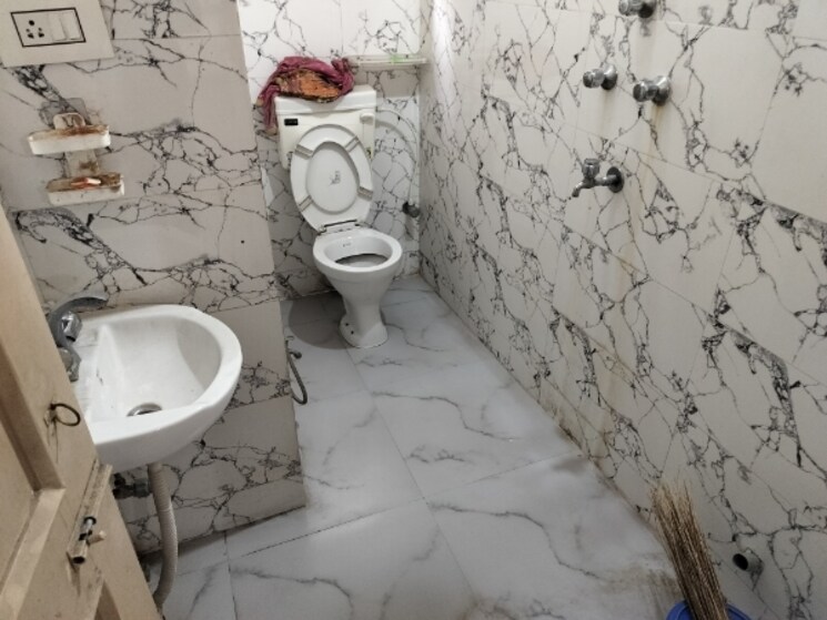 Bathroom, bosepukur 2 Bedroom 875 Sq.Ft. Apartment In Bosepukur Kolkata 7952563