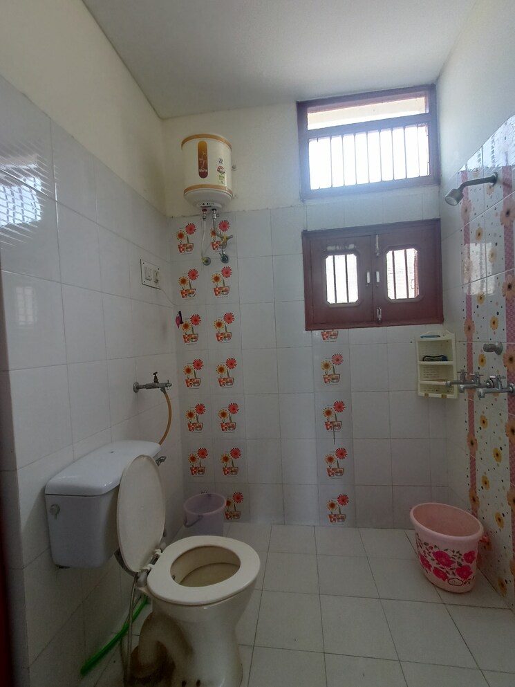 Bathroom, panchkula urban estate 1.5 Bedroom 1200 Sq.Ft. Independent House In Panchkula Urban Estate Panchkula 7952551