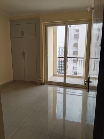Room in 3 BHK Apartment at Amrapali Leisure Park, Amrapali Leisure Valley – for Rent