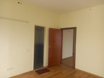 Room in 2 BHK Apartment at Rohan Vasantha, Marathahalli – for Rent