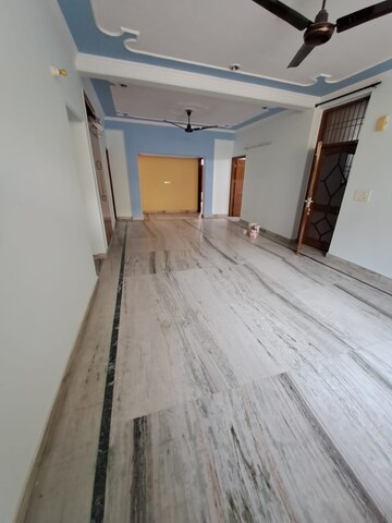 Room in 3 BHK Builder Floor at Sector 40 – for Rent