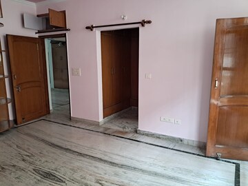 Room in 3 BHK Builder Floor at Sector 40 – for Rent