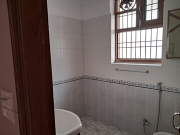 Bathroom in 3 BHK Builder Floor at Sector 40 – for Rent