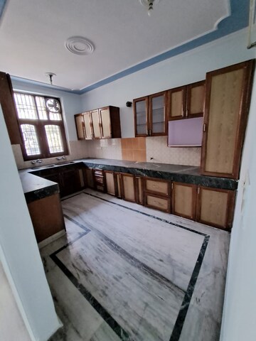 Kitchen in 3 BHK Builder Floor at Sector 40 – for Rent