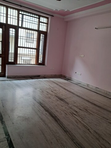 Room in 3 BHK Builder Floor at Sector 40 – for Rent