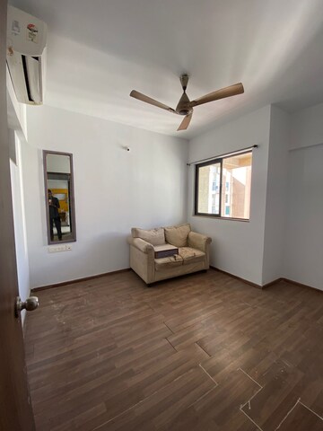 Room in 2.5 BHK Apartment at Lodha Elite, Dombivli East – for Rent