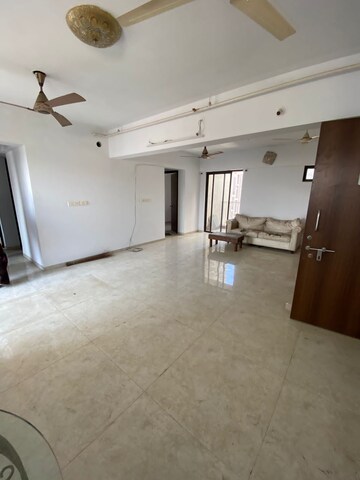 Master Bedroom in 2.5 BHK Apartment at Lodha Elite, Dombivli East – for Rent