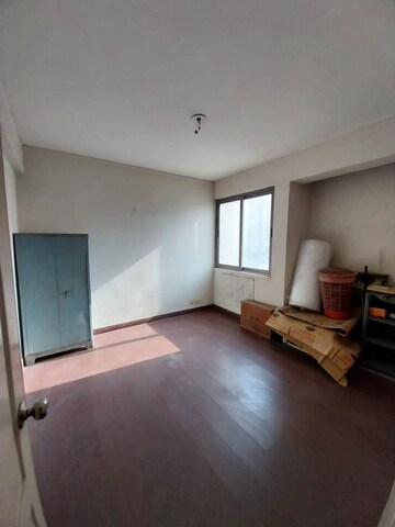 Room in 5 BHK Apartment at Assotech Springfields, Zeta I Greater Noida – for Sale
