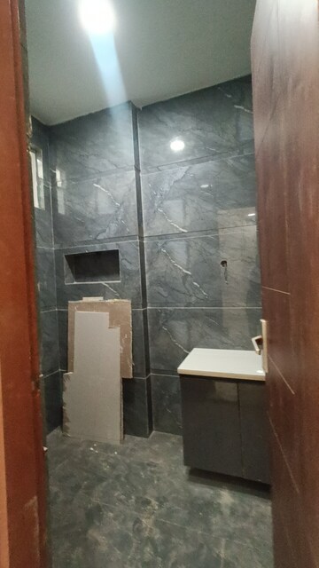 Master Bedroom in 3 BHK Villa at Gomti Nagar – for Sale