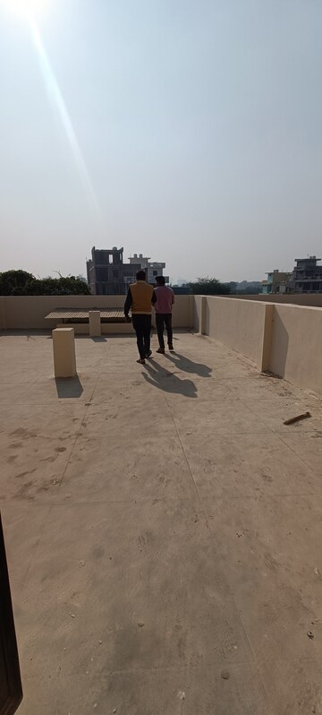 Master Bedroom in 3 BHK Villa at Arsha Madhav Greens, Gomti Nagar – for Sale