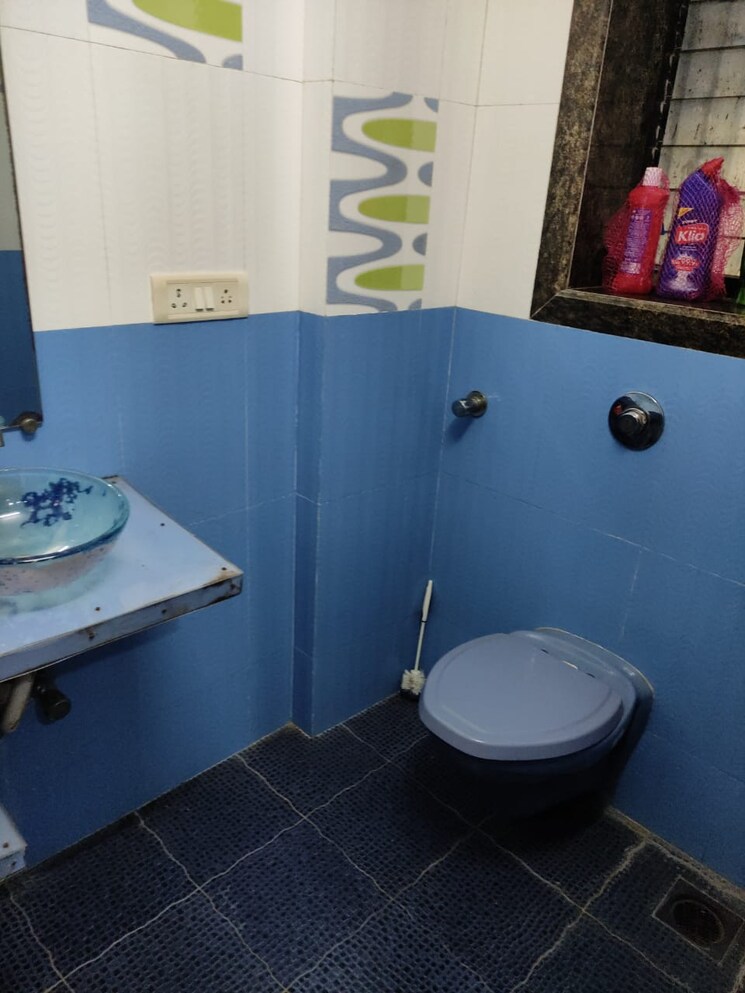 Bathroom, brook-hill-chs-ltd 3 Bedroom 1100 Sq.Ft. Apartment In Andheri West Mumbai 7952752