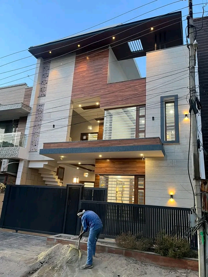 4 BHK + Pooja Room,Servant Room,Study Room,Extra Room Independent House For Sale in Sunny Enclave 