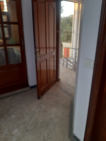 Room in 4 BHK Builder Floor at Ansal Plaza Sector-23, Sector 23 – for Rent