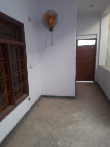 Room in 4 BHK Builder Floor at Ansal Plaza Sector-23, Sector 23 – for Rent