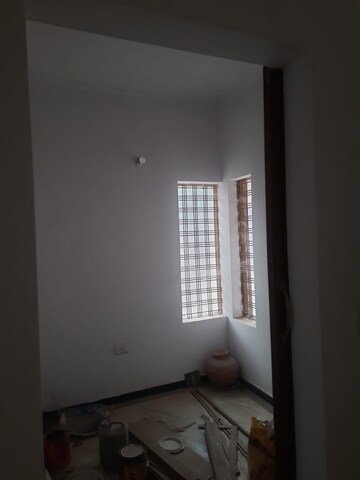 Room in 4 BHK Builder Floor at Ansal Plaza Sector-23, Sector 23 – for Rent