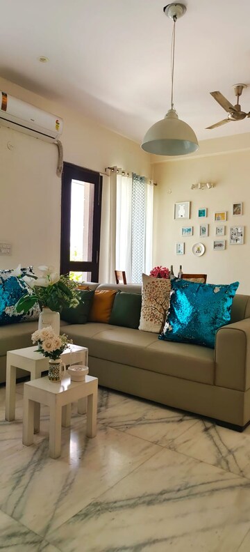Living Room in 2 BHK Builder Floor at Unitech Nirvana Country Cedar Crest, Sector 50 – for Rent