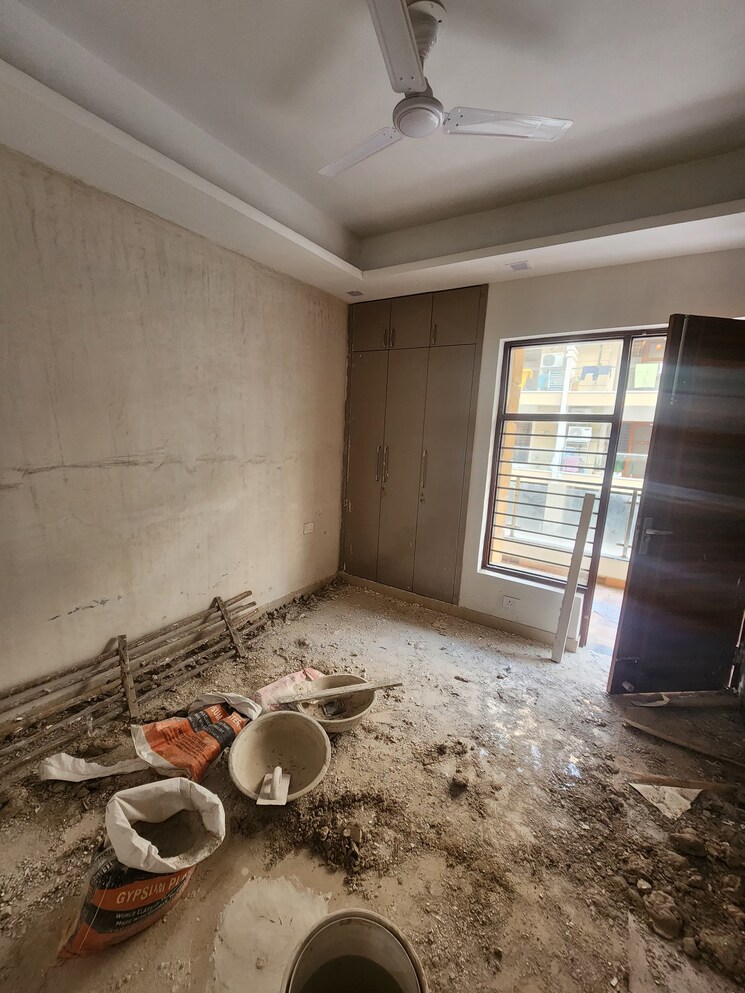  Parking, amolik-residency 3 Bedroom 170 Sq.Yd. Builder Floor In Sector 86 Faridabad 7952937