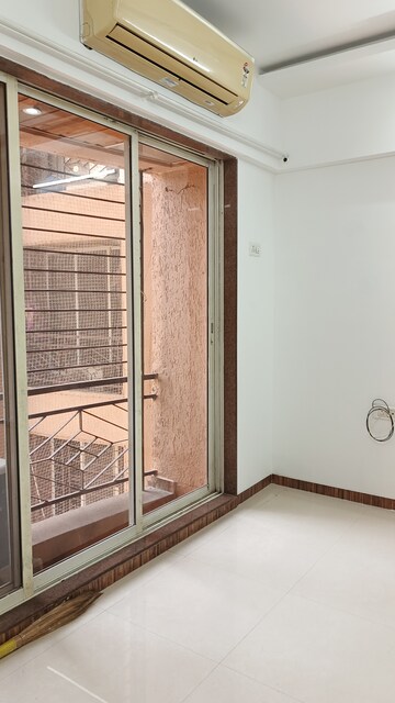 Room in 1 BHK Apartment at Sonata Apartments, Malad West – for Sale