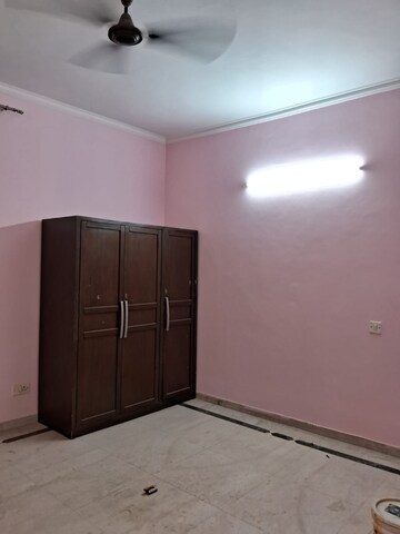 Room in 3 BHK Builder Floor at Uday Arden 45, Sector 45 – for Rent