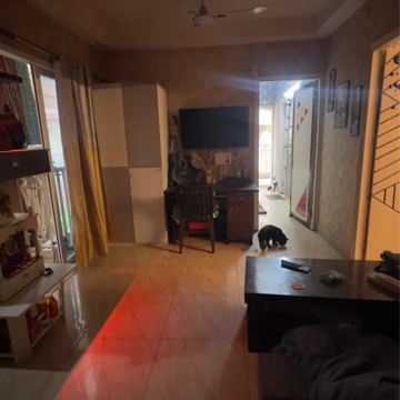 Living Room in 2.5 BHK Apartment at Gaur City 7th Avenue, Sector 4, Greater Noida – for Sale