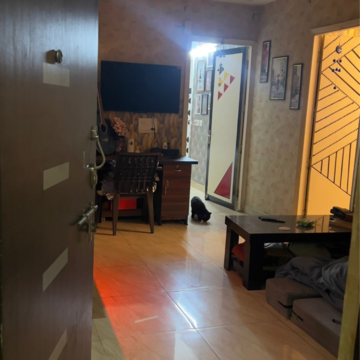 Room in 2.5 BHK Apartment at Gaur City 7th Avenue, Sector 4, Greater Noida – for Sale