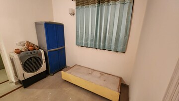 Bedroom in 3.5 BHK Apartment at Orchid Petals, Sector 49 – for Rent