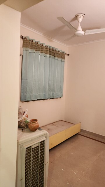 Bedroom in 3.5 BHK Apartment at Orchid Petals, Sector 49 – for Rent