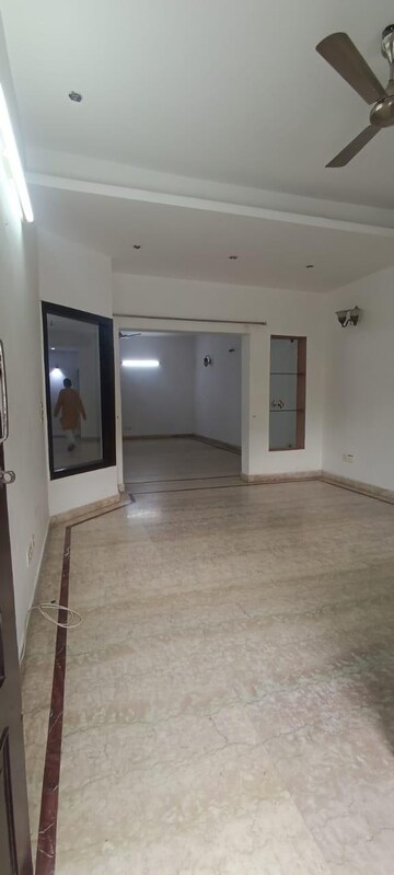 Room in 3 BHK Villa at Super MIG, Sector 105 – for Rent