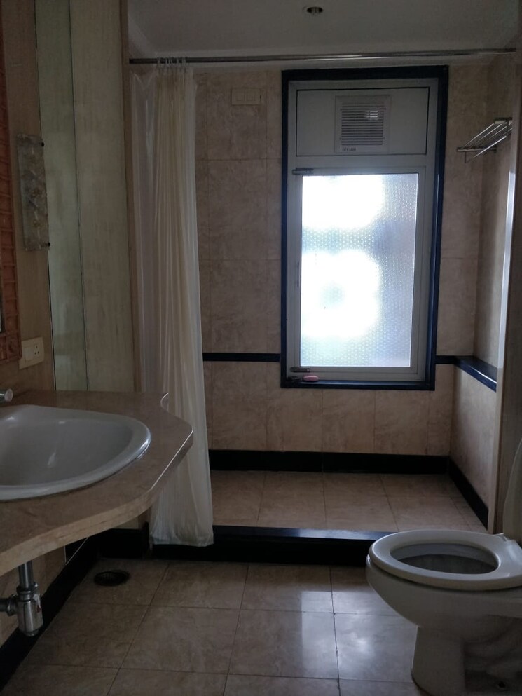 Bathroom, hiranandani-gardens-octavius 4 Bedroom 2700 Sq.Ft. Apartment In Powai Mumbai 7953060