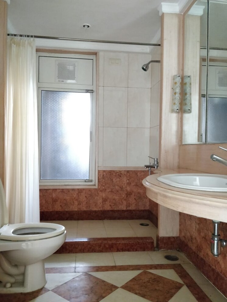 Bathroom, hiranandani-gardens-octavius 4 Bedroom 2700 Sq.Ft. Apartment In Powai Mumbai 7953060
