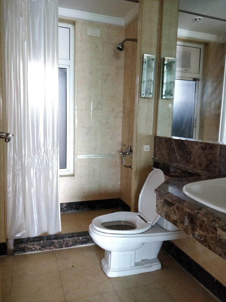 Bathroom, hiranandani-gardens-octavius 4 Bedroom 2700 Sq.Ft. Apartment In Powai Mumbai 7953060