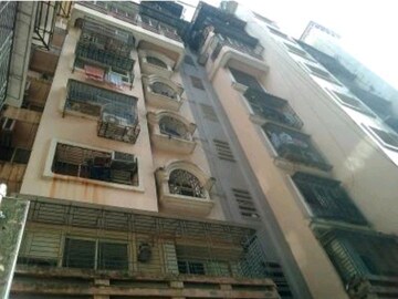Master Bedroom in 1 RK Apartment at Vile Parle West – for Rent