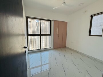 Room in 2 BHK Apartment at Raymond Ten X Habitat, Swastik Garden – for Rent