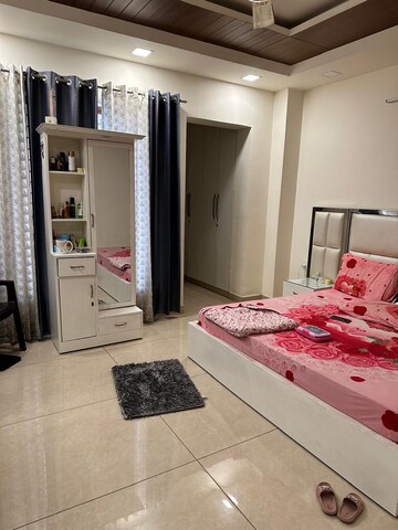 Master Bedroom in 3 BHK Builder Floor at Sector 28 – for Rent