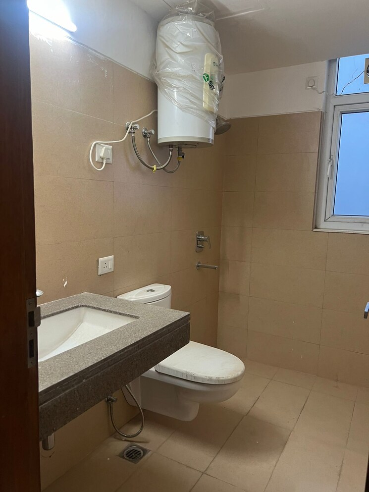 Bathroom, shapoorji-pallonji-joyville-gurgaon 2 Bedroom 915 Sq.Ft. Apartment In Sector 102 Gurgaon 7953130