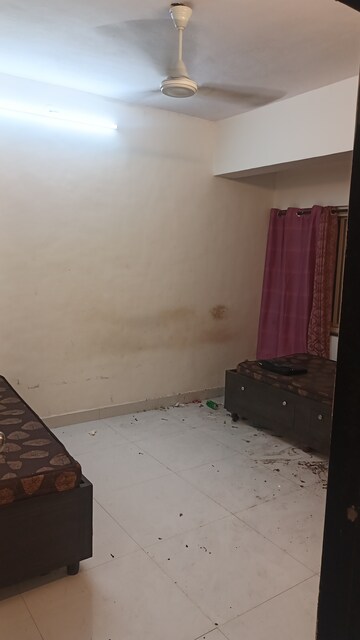 Room in 2 BHK Apartment at Indus CHS, Andheri West – for Rent