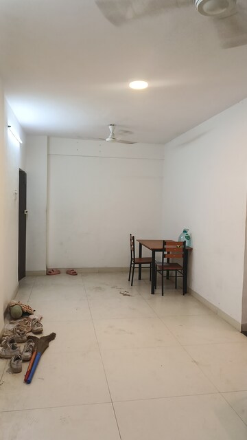 Room in 2 BHK Apartment at Indus CHS, Andheri West – for Rent