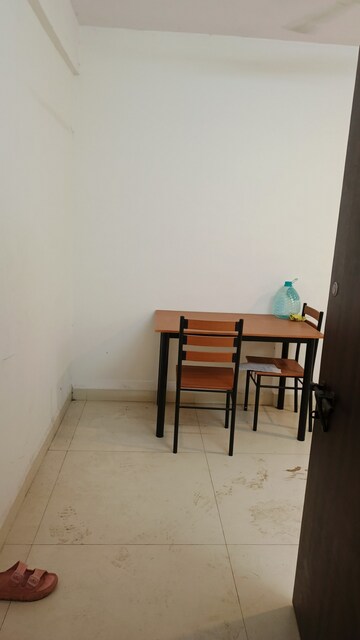Room in 2 BHK Apartment at Indus CHS, Andheri West – for Rent