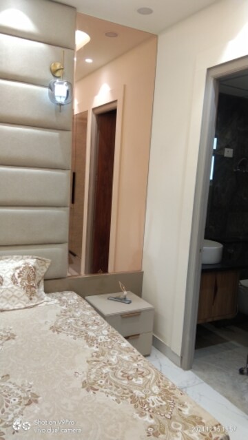 Room in 4 BHK Apartment at Vrinda Heritage Skyward, Sector 1 Greater Noida – for Sale