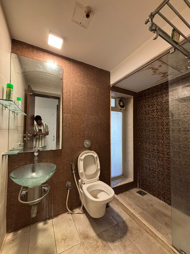 Bathroom, k-raheja-vistas 3 Bedroom 1710 Sq.Ft. Apartment In Andheri East Mumbai 7953119