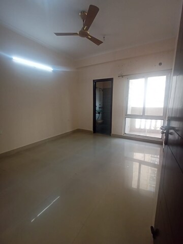 Room in 3.5 BHK Apartment at Sector 50 – for Rent