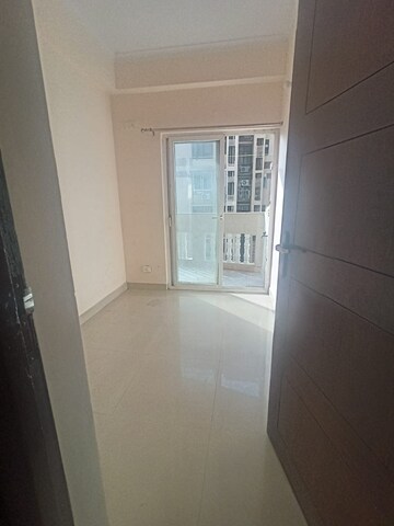 Room in 3.5 BHK Apartment at Sector 50 – for Rent