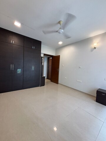 Room in 4 BHK Apartment at LnT Veridian, Powai – for Sale