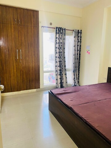 Room in 2 BHK Apartment at Antriksh Golf View, Sector 78 – for Rent
