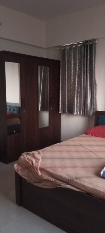 Bedroom in 2 BHK Apartment at Vile Parle West – for Rent